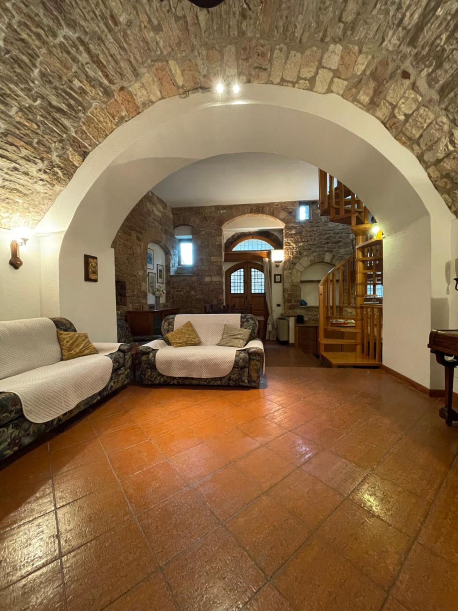 شقة Happy House - Porta San Giacomo أسيسي المظهر الخارجي الصورة