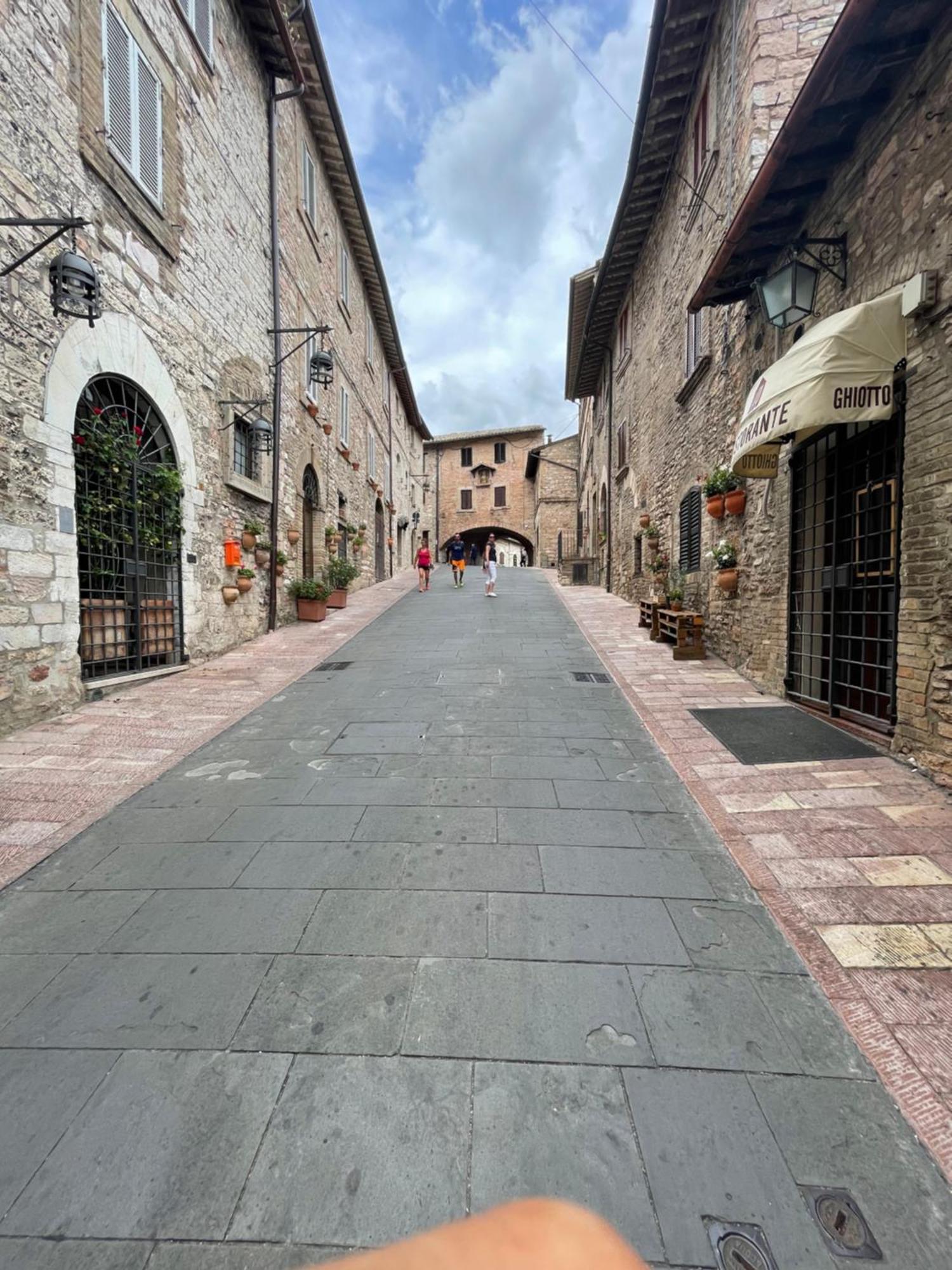 شقة Happy House - Porta San Giacomo أسيسي المظهر الخارجي الصورة